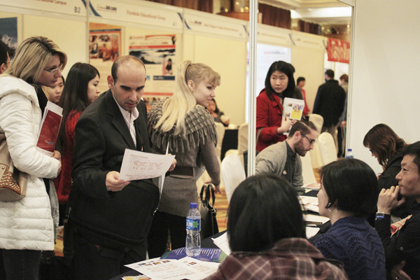 A recruitment fair sponsored by the State Administration of Foreign Experts Affairs attracted foreigners in Beijing