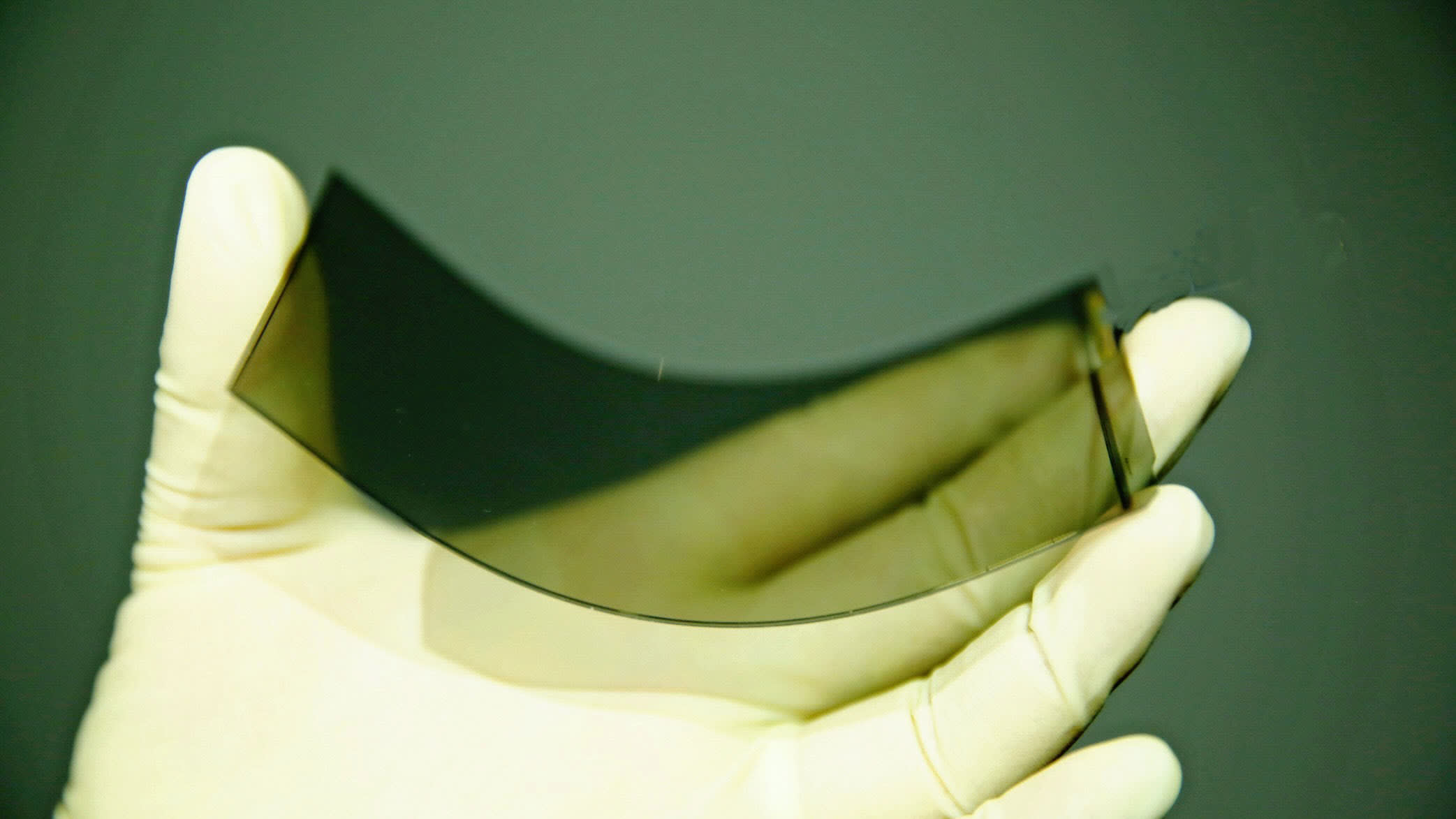 Bendable OLED panels will be key to making foldable smartphones