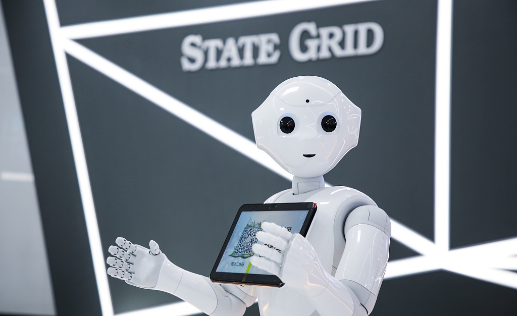 A robot offers services at the State Grid service hall
